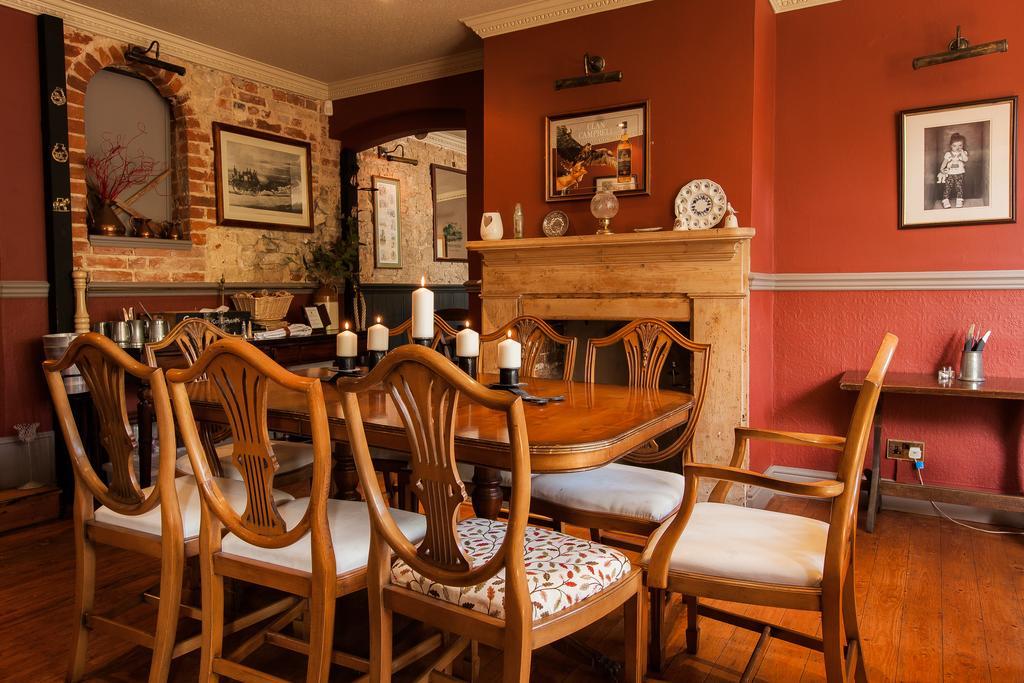 Hotel The Three Horseshoes Alton  Exteriér fotografie